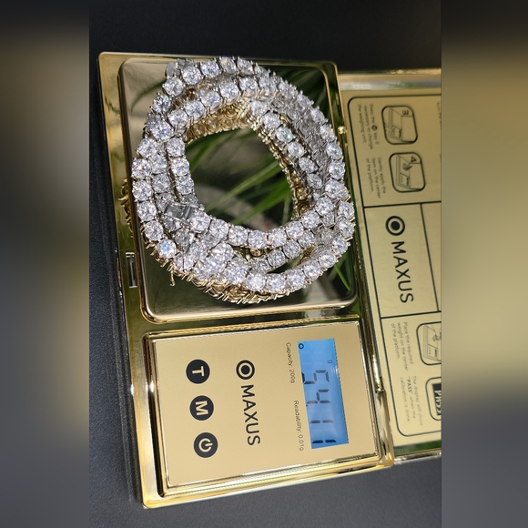 β¨ 80+ CTW Moissanite Tennis Chain & Cross Pendant Set β 5mm β¨ - Picture 3 of 7